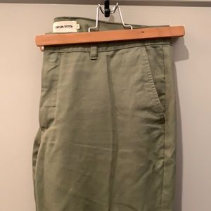 Taylor Stitch Slim Chino in Army